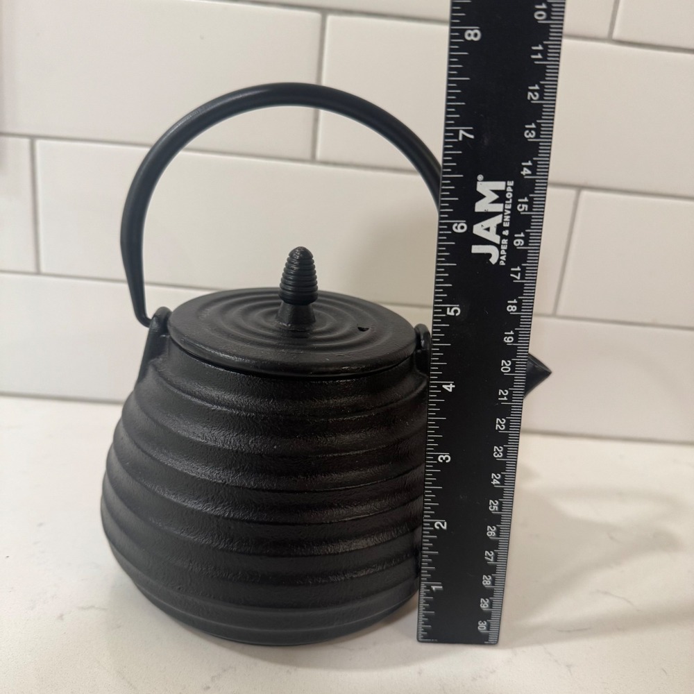 Black Cast Iron Ribbed Japanese Tetsubin Teapot with Stainless Steel Infuser - Picture 6 of 6